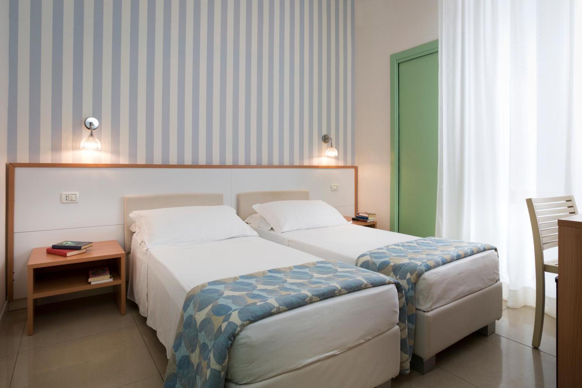Hotel Calypso- Rimini Marina Centro Esterno foto